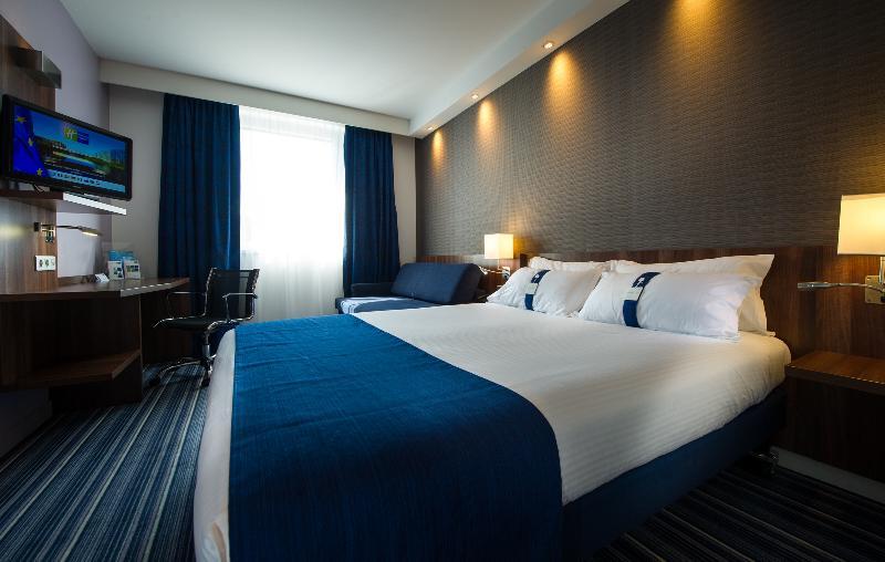 Hotel Express Centre By Ihg 3*